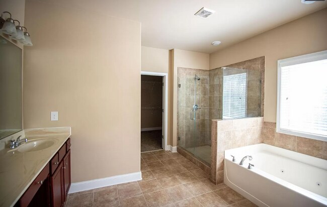 Building Photo - COMING SOON - JUNE MOVE IN