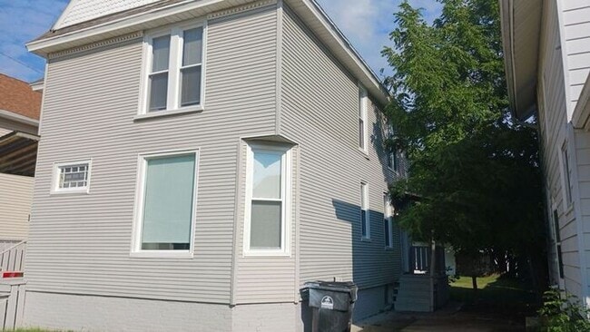 Building Photo - Don't miss out call RENU Property Manageme...