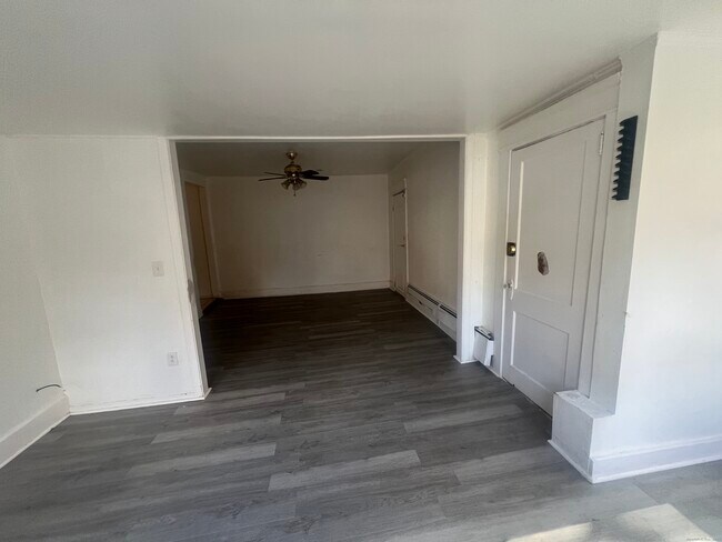 Foto del edificio - 381 Shelton Ave