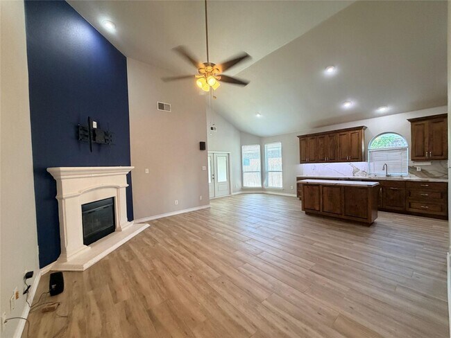 Building Photo - 12917 Farmington Dr