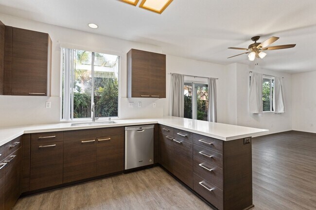 Foto del edificio - Beautiful 3BD/2.5BA In The Highly Coveted ...