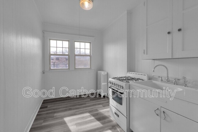 Building Photo - 2720 Main St