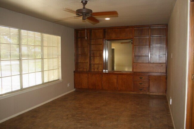 Building Photo - For Rent Near Castle Hills! 3 Bedroom/2 Ba...