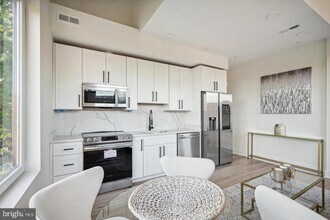 Building Photo - 1307 Longfellow St NW