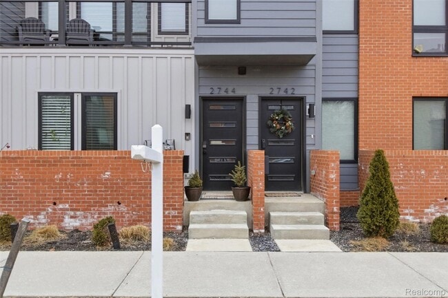 Building Photo - 2744 Harrison St