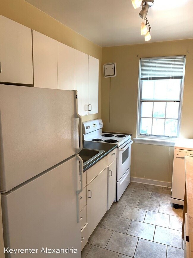 Building Photo - 1 br, 1 bath House - 11 E Glebe Rd  Unit C