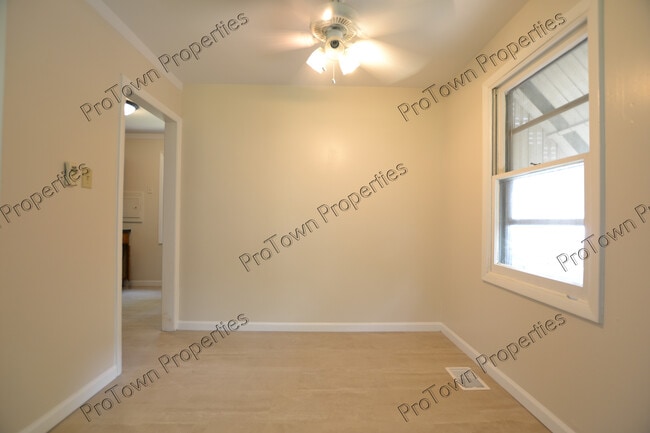 Foto del edificio - 121 Louis Rd