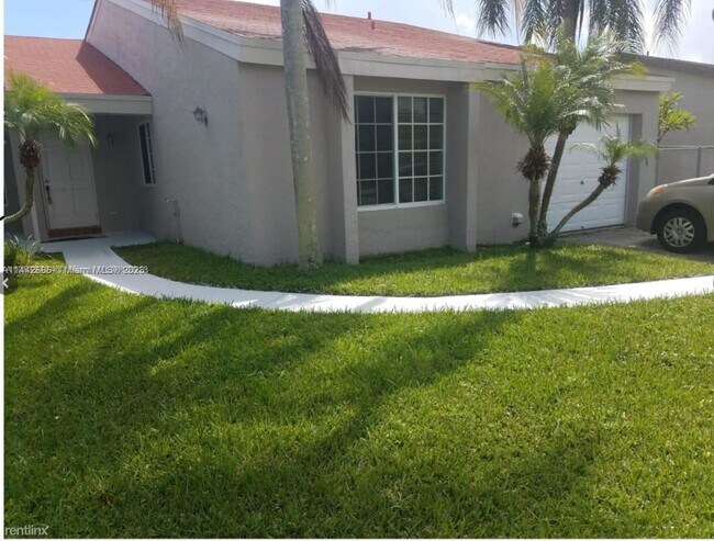 Building Photo - 3 br, 2 bath House - 16731 SW 5th Ct # 0