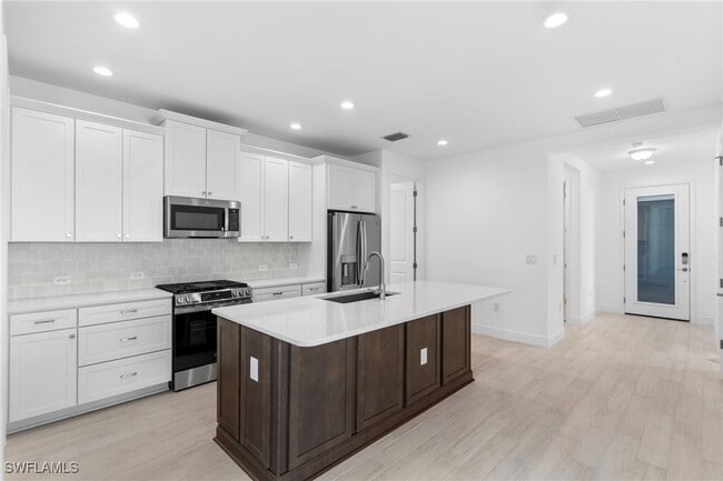 Foto del edificio - 4580 Skysail Dr