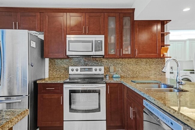 Building Photo - 1526 Whitehall Dr