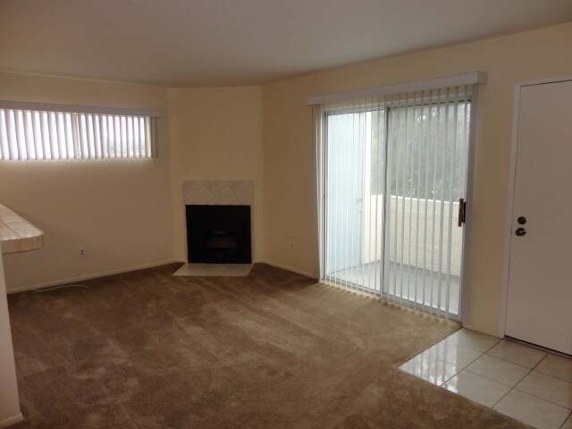 Foto del edificio - Nice 2 + 2 Gated Condo Santa Clarita