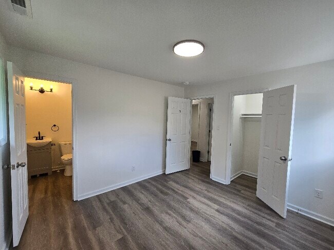 Foto del edificio - 1416 Weaver Ave