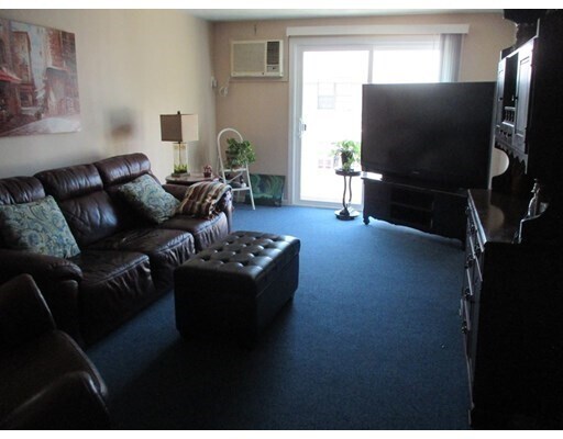 Building Photo - 12 Kenmar Dr