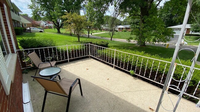 Foto del edificio - Fully Furnished with Washer and Dryer on quiet cul-de-sac