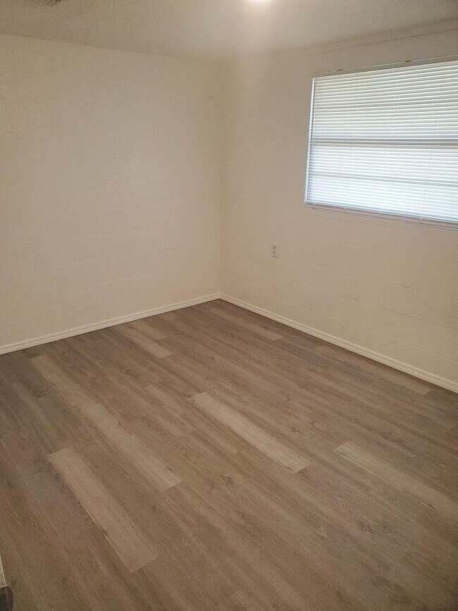 Foto del edificio - 301-303 SW 3RD TERRACE