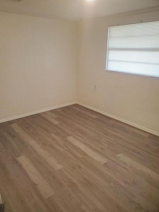 Building Photo - 301-303 SW 3RD TERRACE