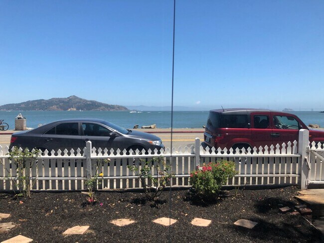 Foto del edificio - Cute Sausalito Bungalow right across from ...