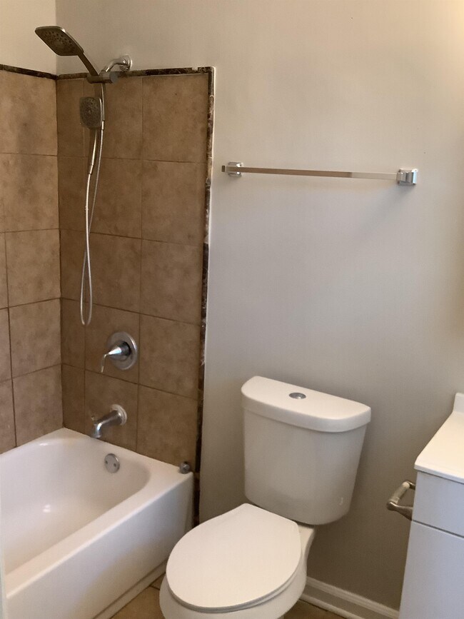 Building Photo - 216 Greensprings Dr