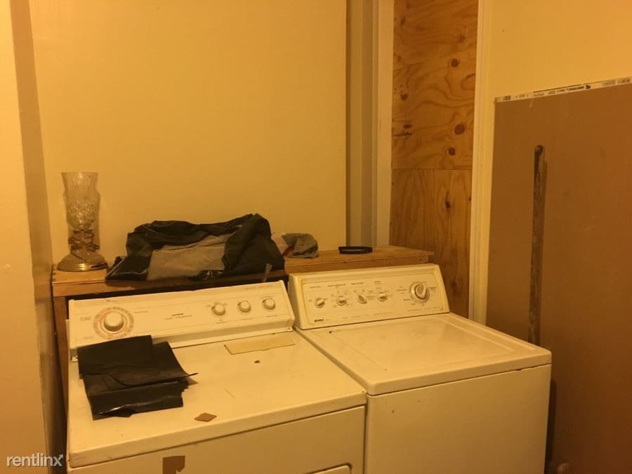 Primary Photo - 1123 N Carey St