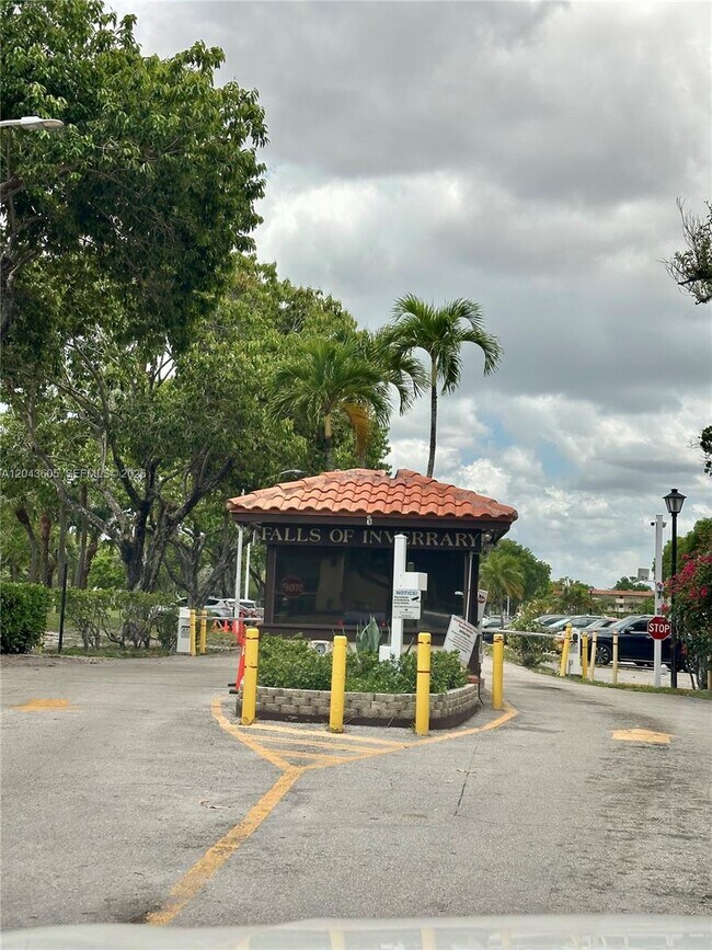 Foto del edificio - 6201 N Falls Cir Dr