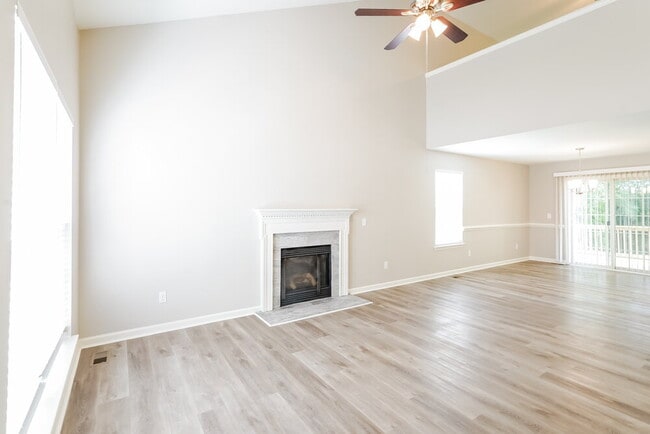 Foto del edificio - 104 Sumner Meadows Ct