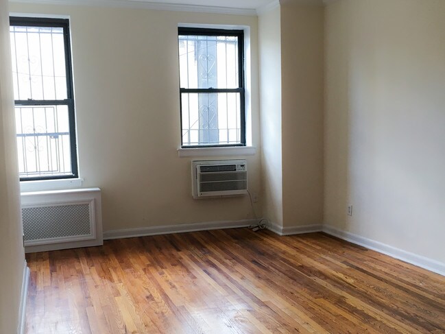 Building Photo - 200 E 75th St