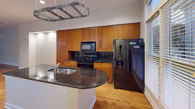 Foto del edificio - 630 E 10th St