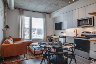 1BR, 1BA - 550SF - Edit at River North
