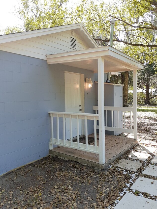 Fully Renovated Cottage House for Rent in Fruitland Park, FL