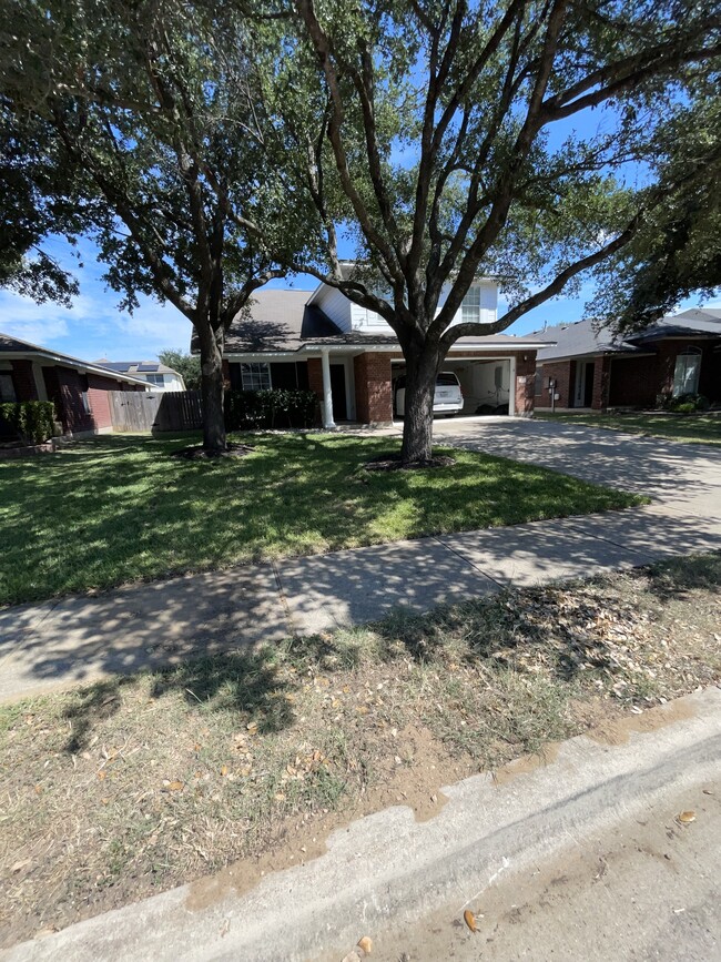 Front - 3809 Willie Mays Ln