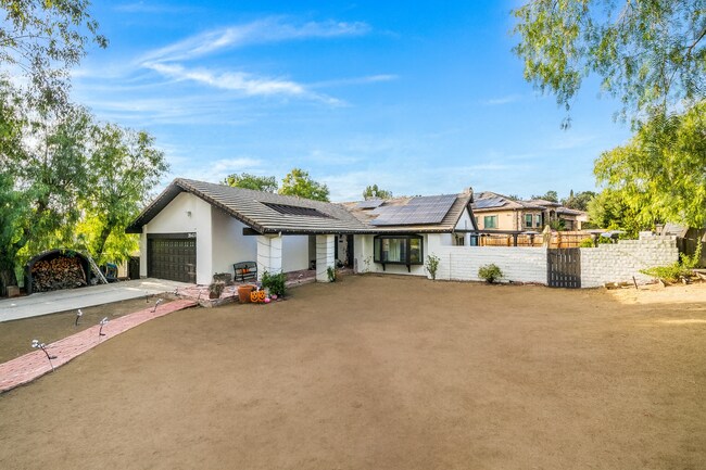 Foto del edificio - 28403 Waring Pl