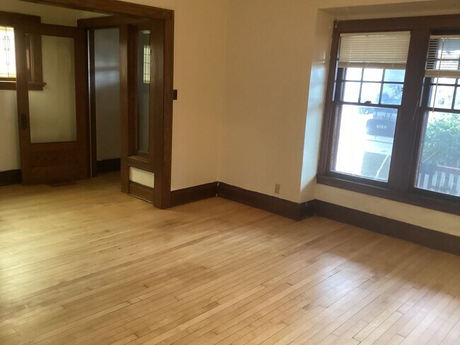 Foto del edificio - 3033 N Bartlett Ave