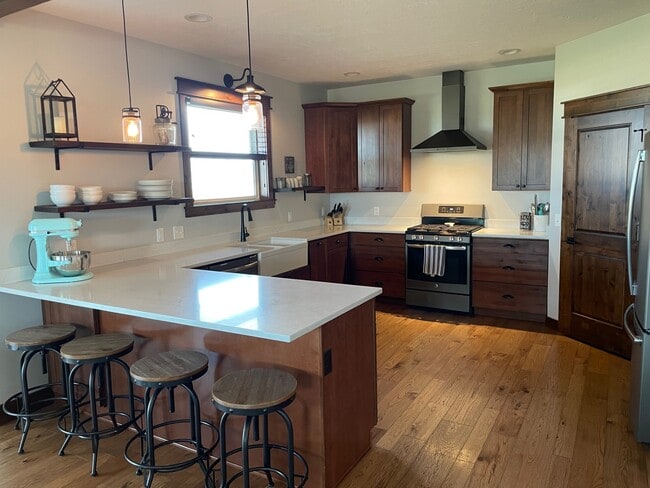 Building Photo - 5655 Longview Dr