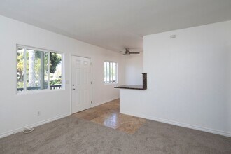 Building Photo - 947 Oak Ave