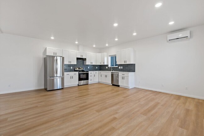 Building Photo - 10 Fully Fenced  4 Bed 3 Baths New Constru...