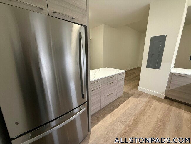 Foto del edificio - 1079 Commonwealth Ave