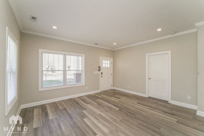 Building Photo - 2112 Middale St