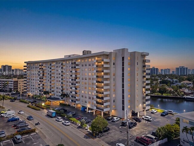 Foto del edificio - 401 Golden Isles Dr