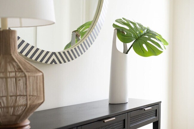 Foto del edificio - Fully Furnished - Designer Home (Flexible Lease Options)