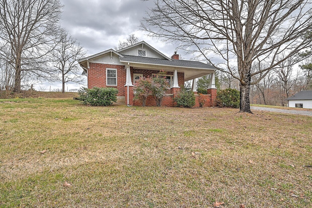 Foto principal - 6456 Blue Springs Pkwy