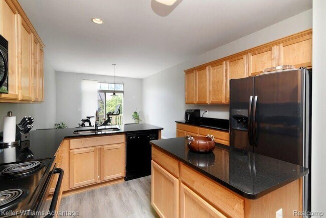 Building Photo - 37520 Newburgh Park Cir