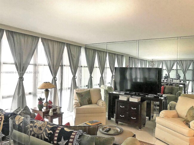 Foto del edificio - 1000 Parkview Dr