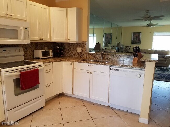 Building Photo - 7400 Sunshine Skyway Ln S