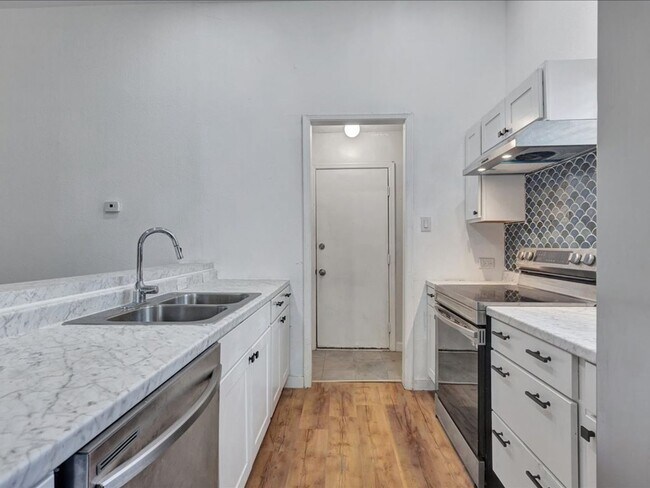 Foto del edificio - 3-bedroom, 2-bath home