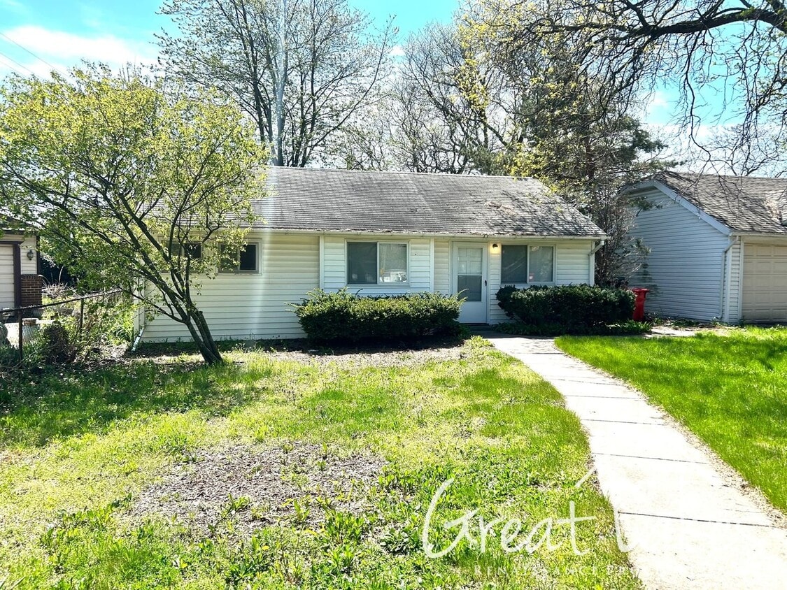Primary Photo - Check out this quaint, two bedroom / 1 bat...