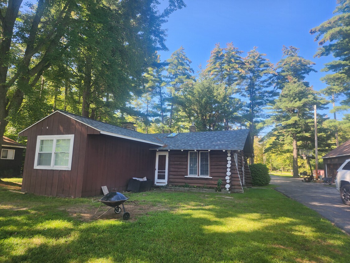 Primary Photo - 3886 N W River Rd