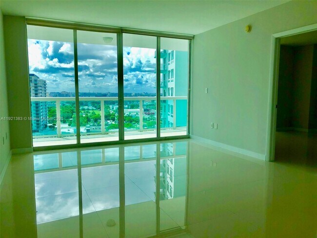 Building Photo - 1800 N Bayshore Dr