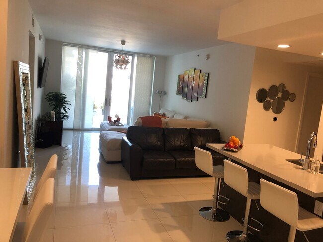 Foto del edificio - 7825 NW 107th Ave