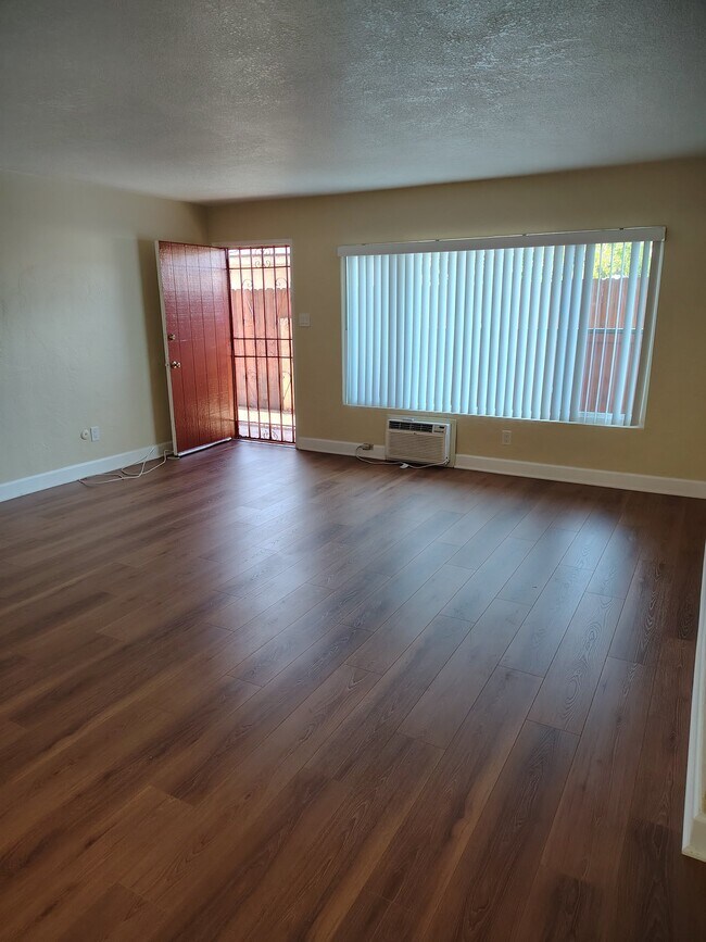 Foto del edificio - 6742 Western Ave