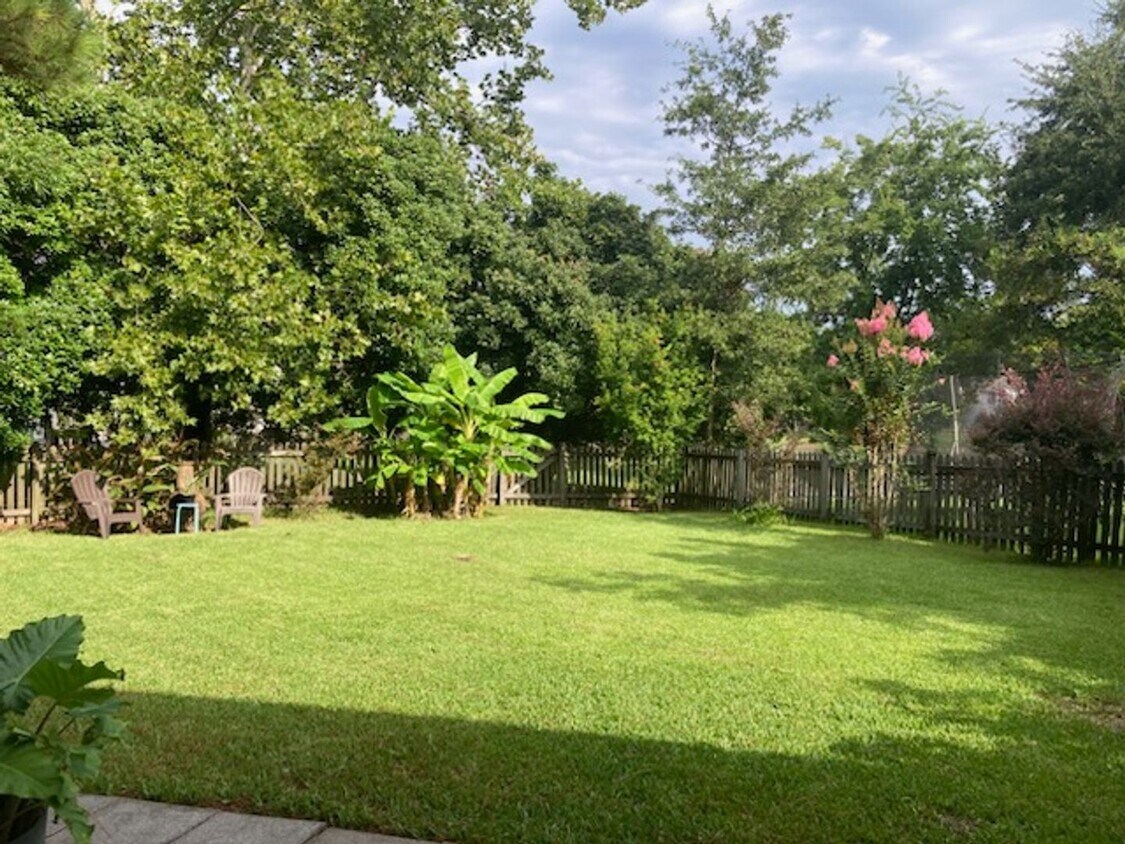 Foto del edificio - Updated 3 Bedroom Home with Water Views In...